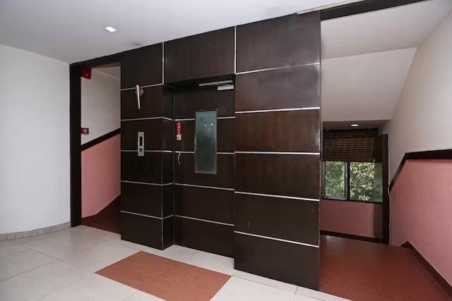 Hotel Grand Peepal, New Delhi 4