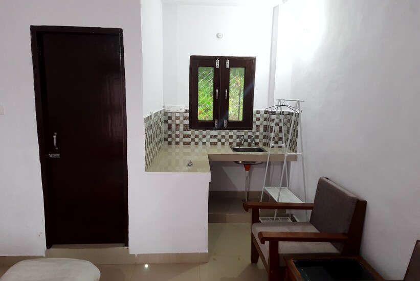 Janardan Studio Hotel, Kausani 2