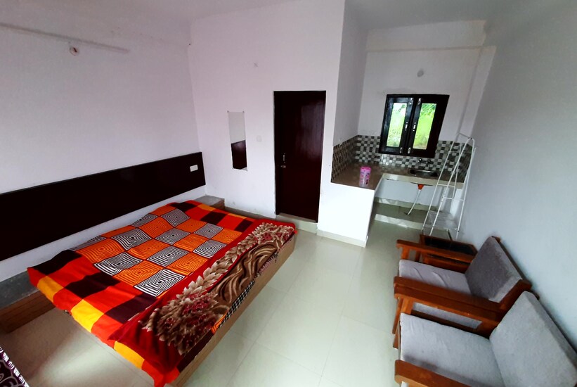 Janardan Studio Hotel, Kausani 4