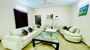 Luxury Private Farmhouse, Gurgaon 2