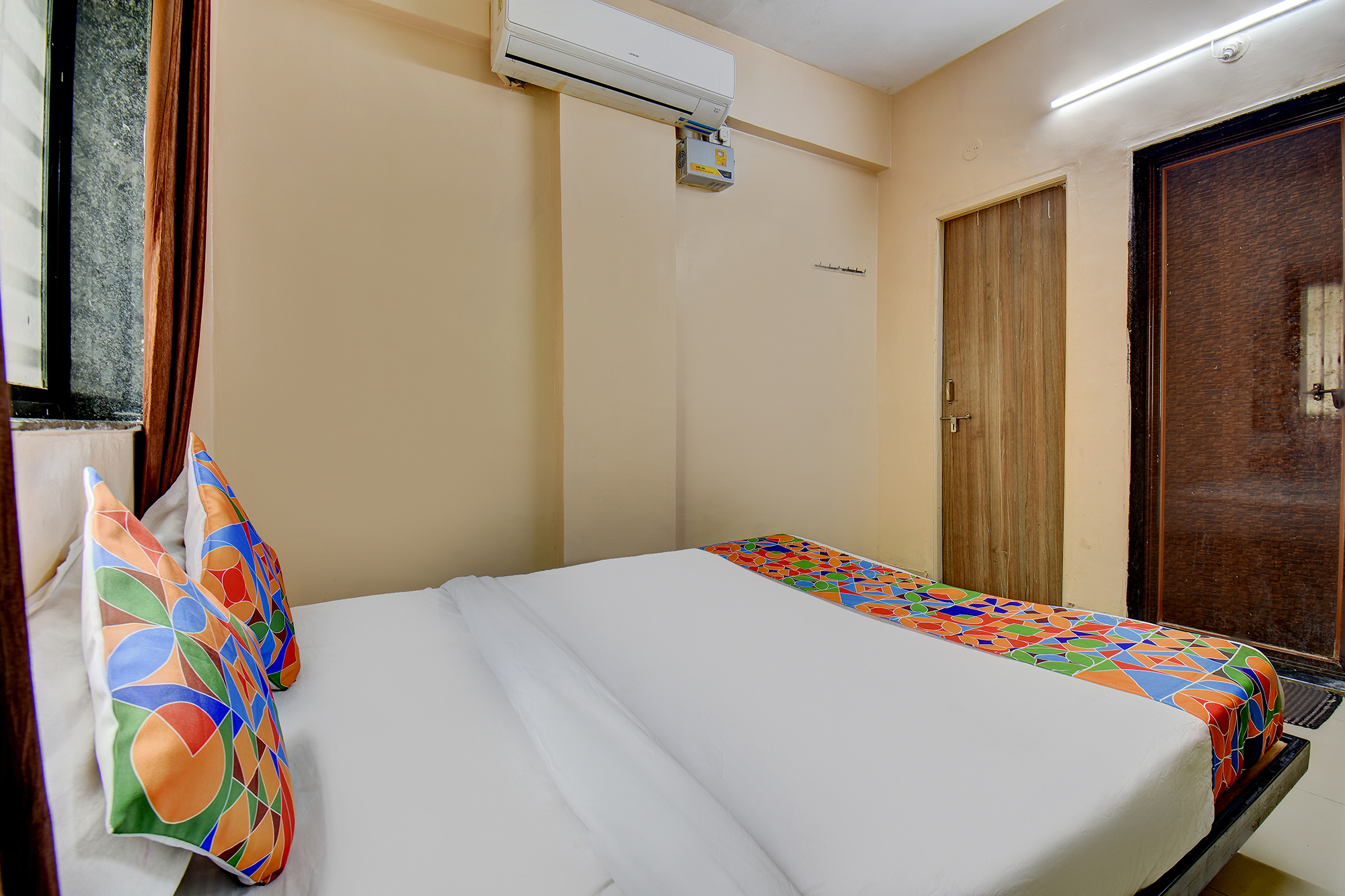 FabHotel Laxmi Chowk, Pune 3