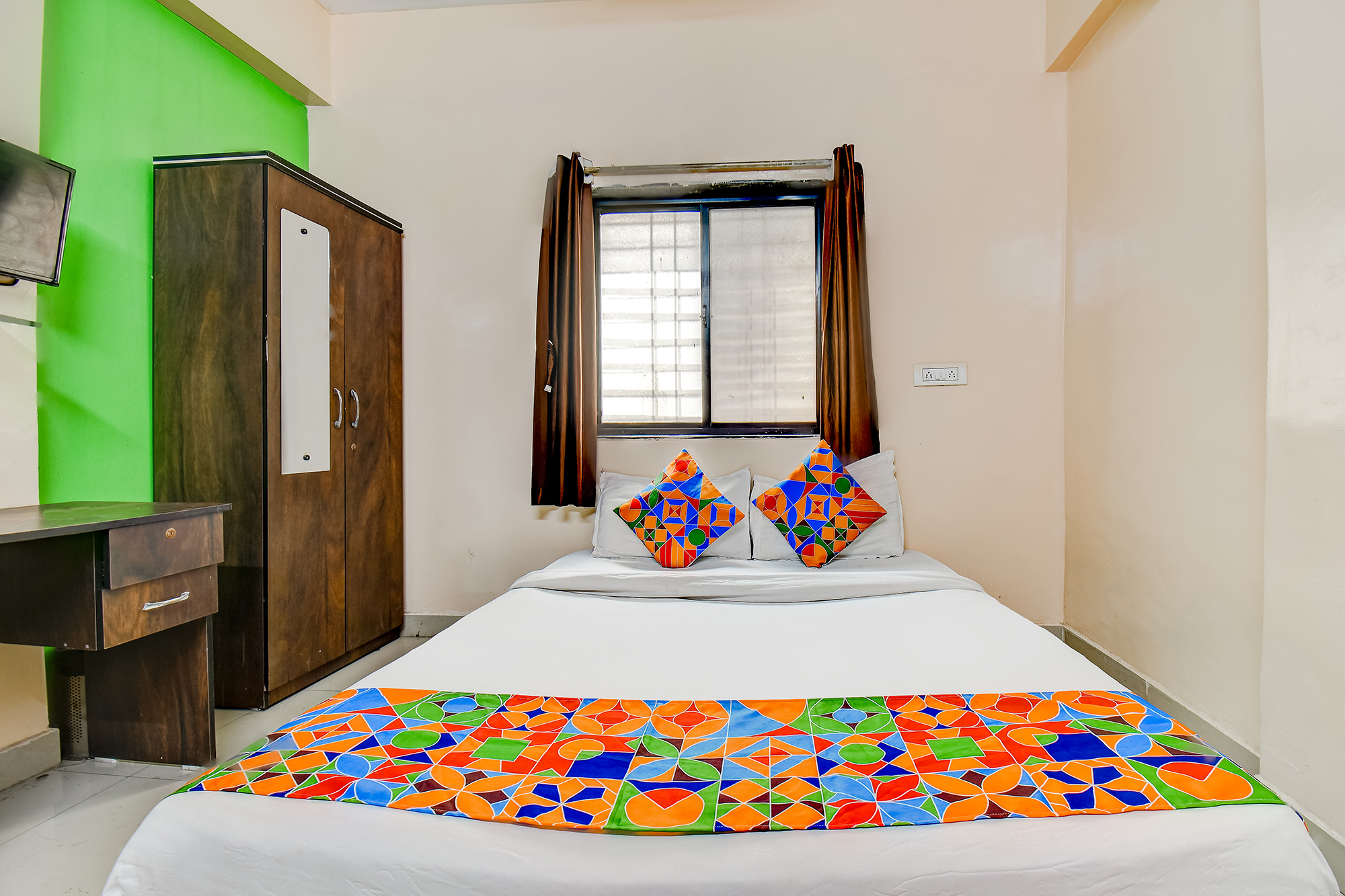 FabHotel Laxmi Chowk, Pune 4