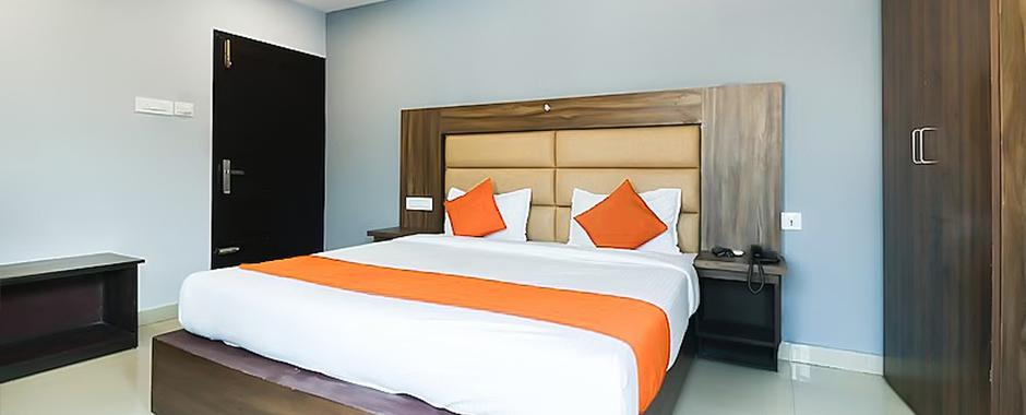 FabHotel Central Queens Residency, Ernakulam 1