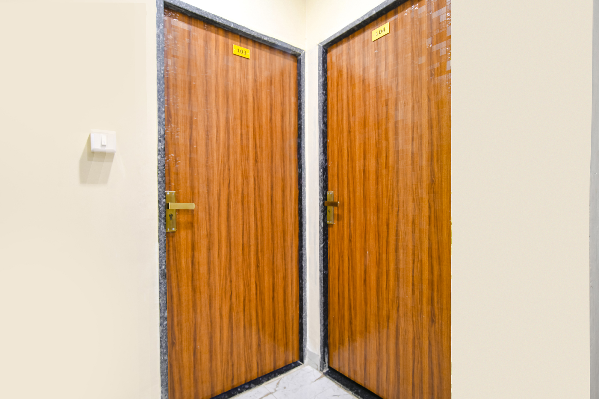 FabHotel Atharv, Indore 5
