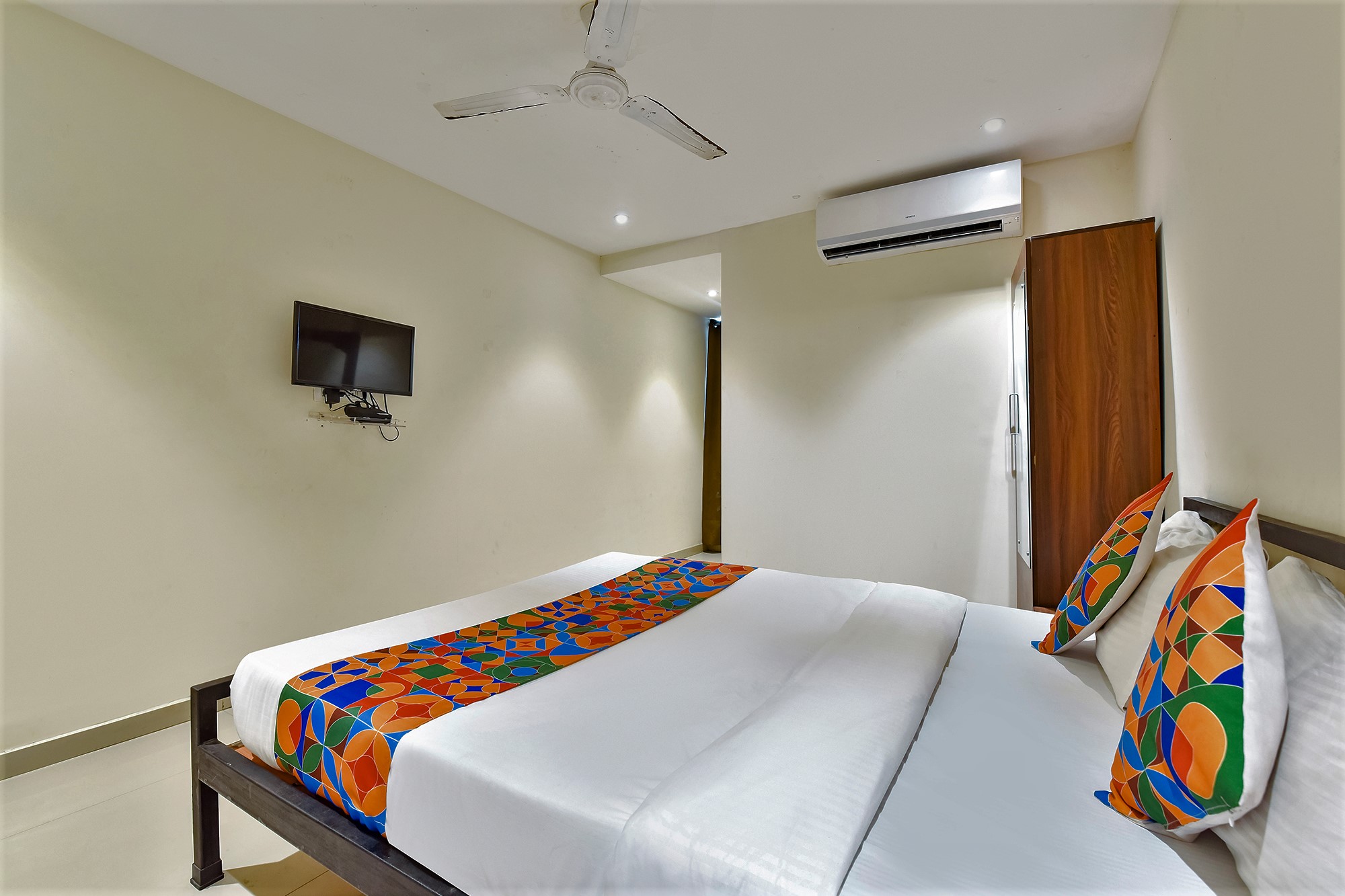 FabExpress Happy Rooms, Surat 4