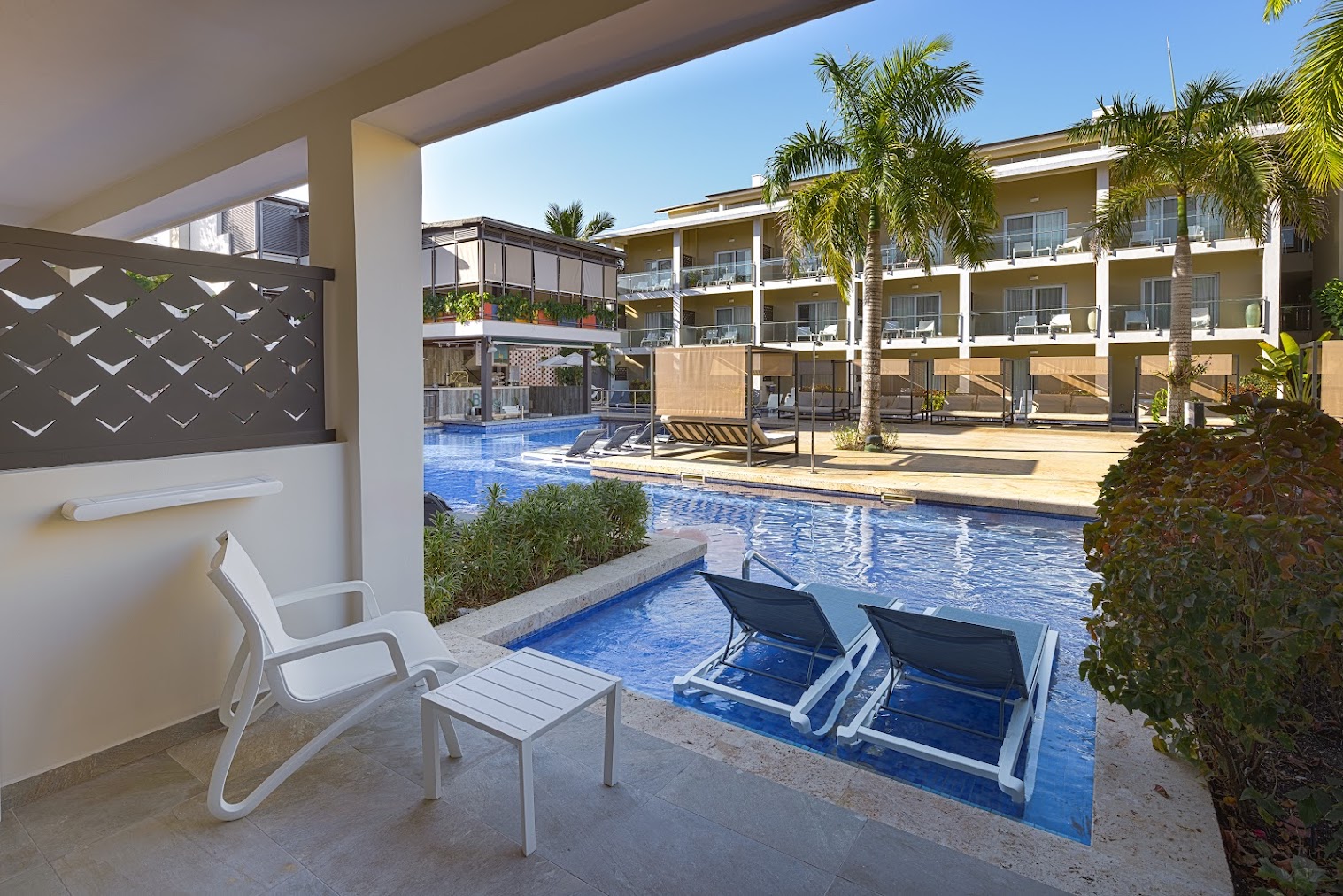 Superior Junior Suite Swim Up