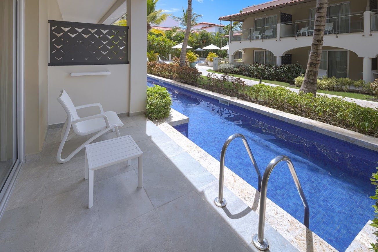 Romance Deluxe Swim Up