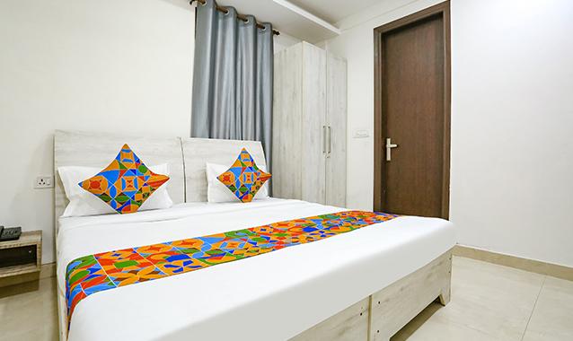 FabExpress Premium Room I, New Delhi 2