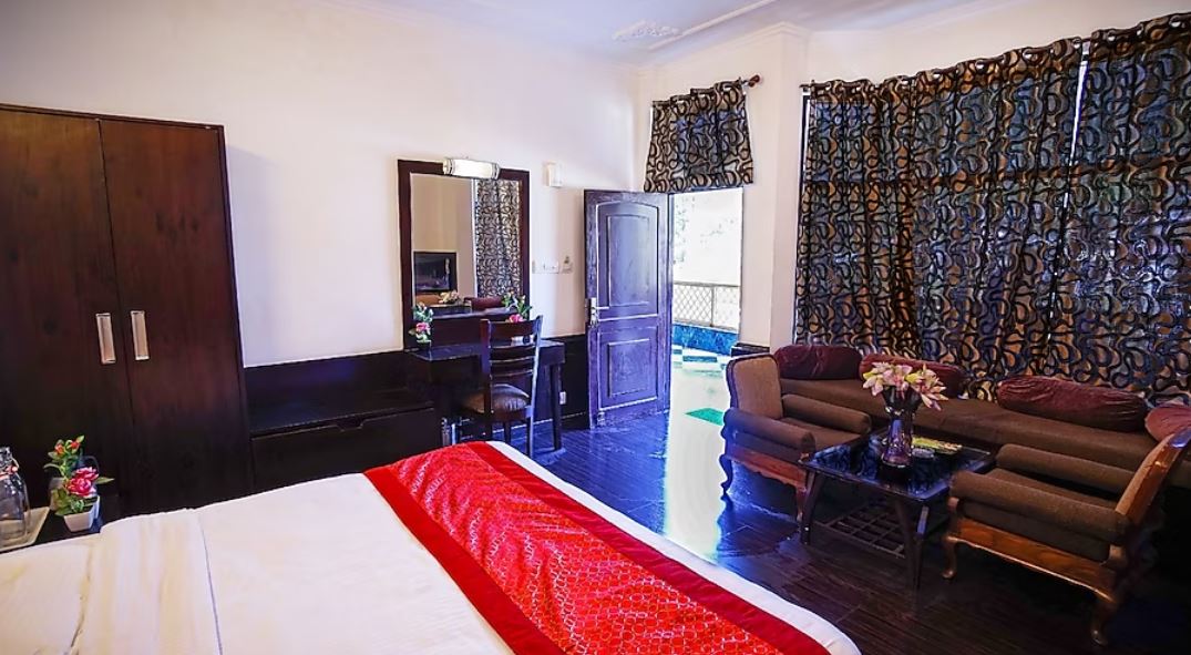 Whispering Valley Resort & Roof Top Cafe, Manali 3