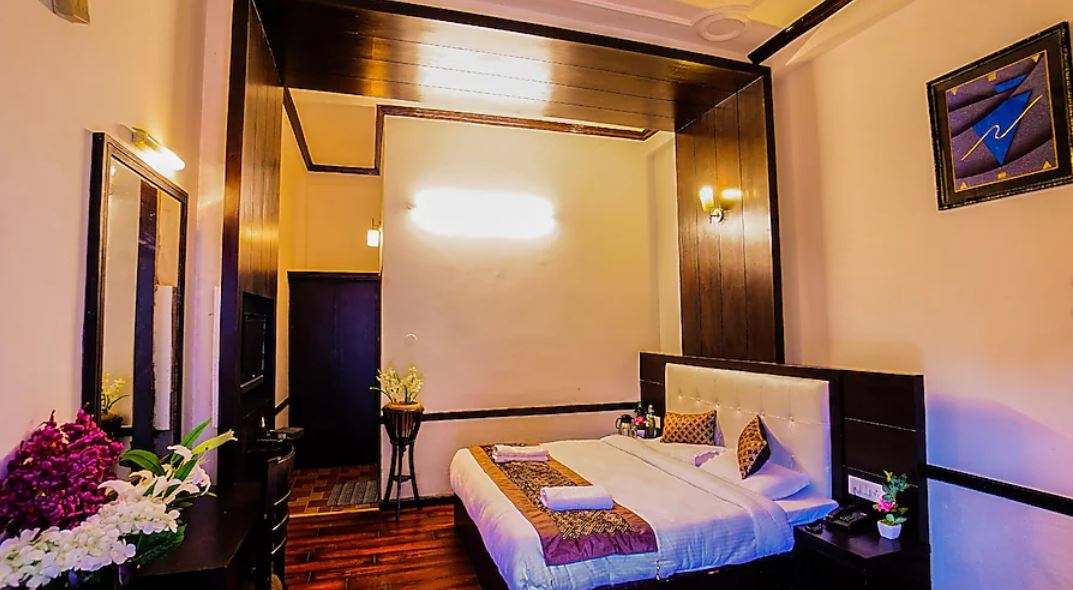 Whispering Valley Resort & Roof Top Cafe, Manali 4