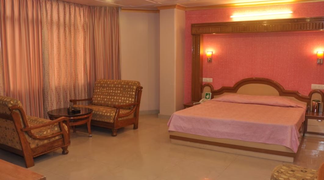 New Cosmos - The Mall Road Shimla, Shimla 3