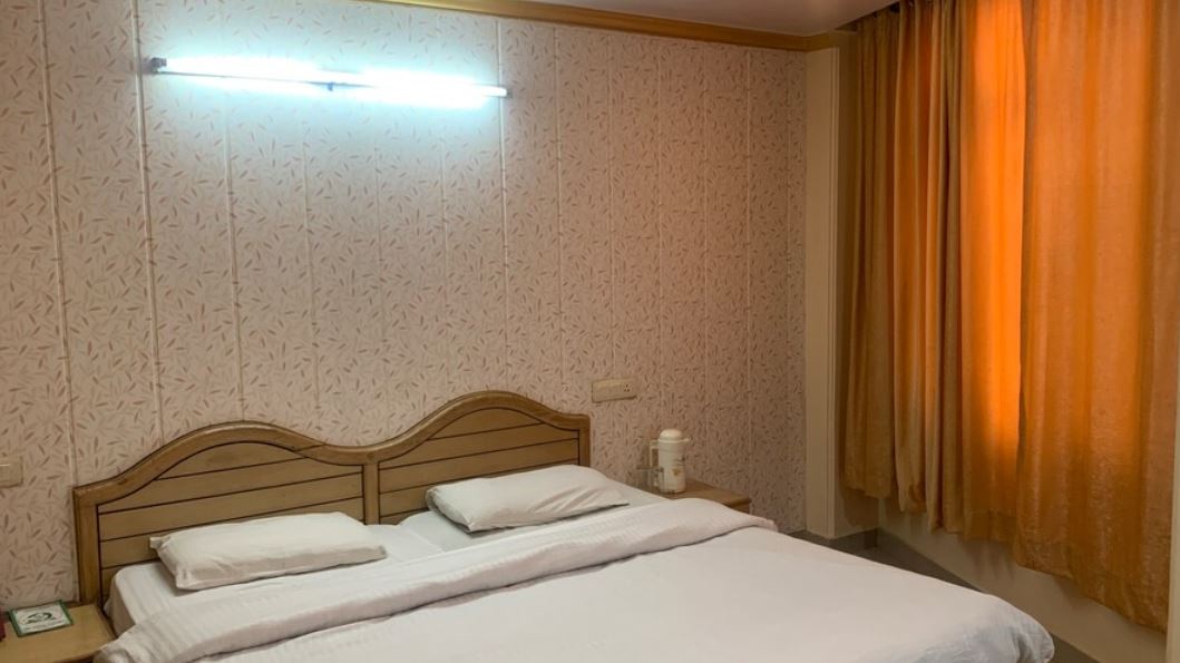 New Cosmos - The Mall Road Shimla, Shimla 4
