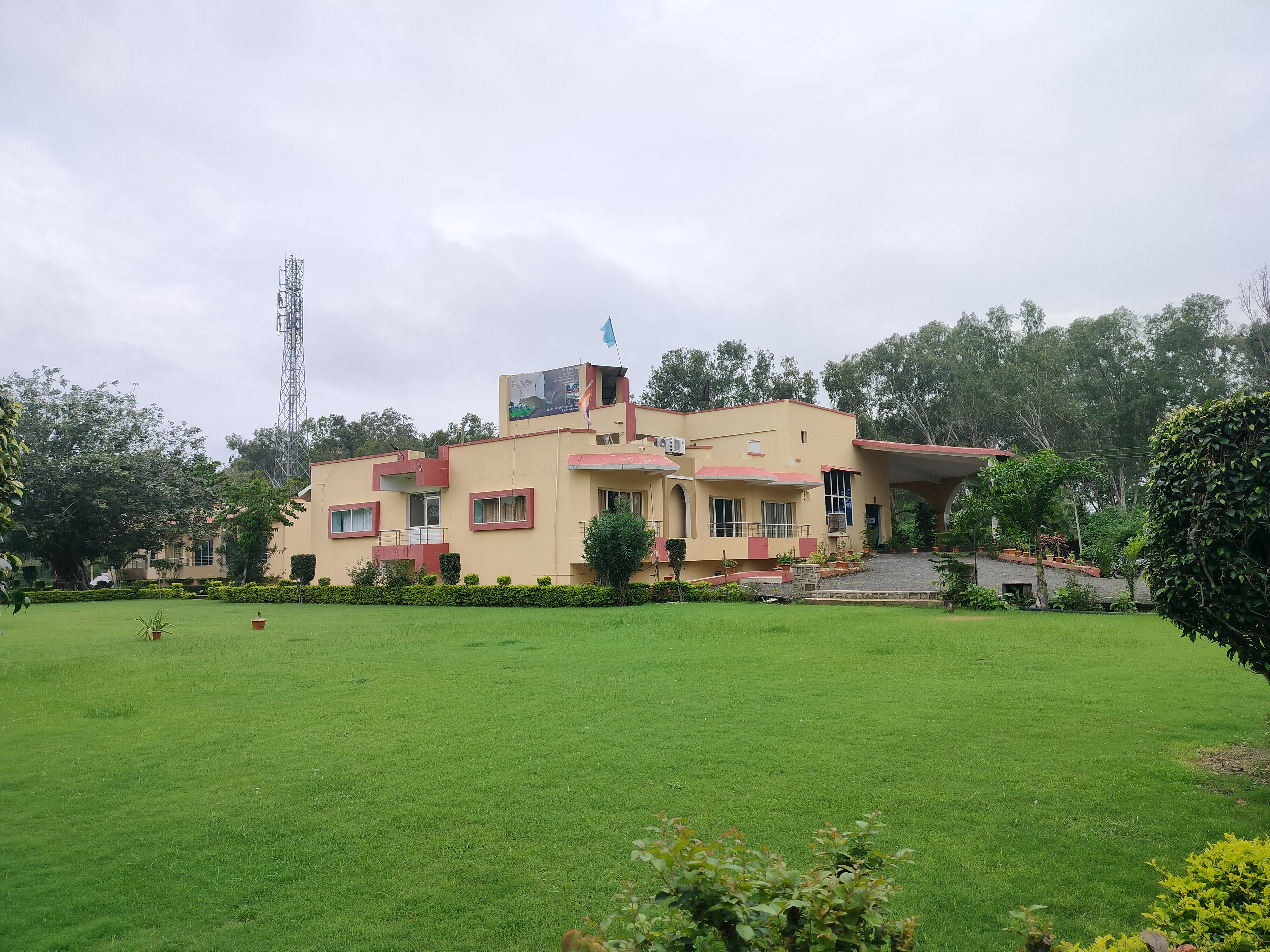 TGI Jahaj Mahal, Dhar 4