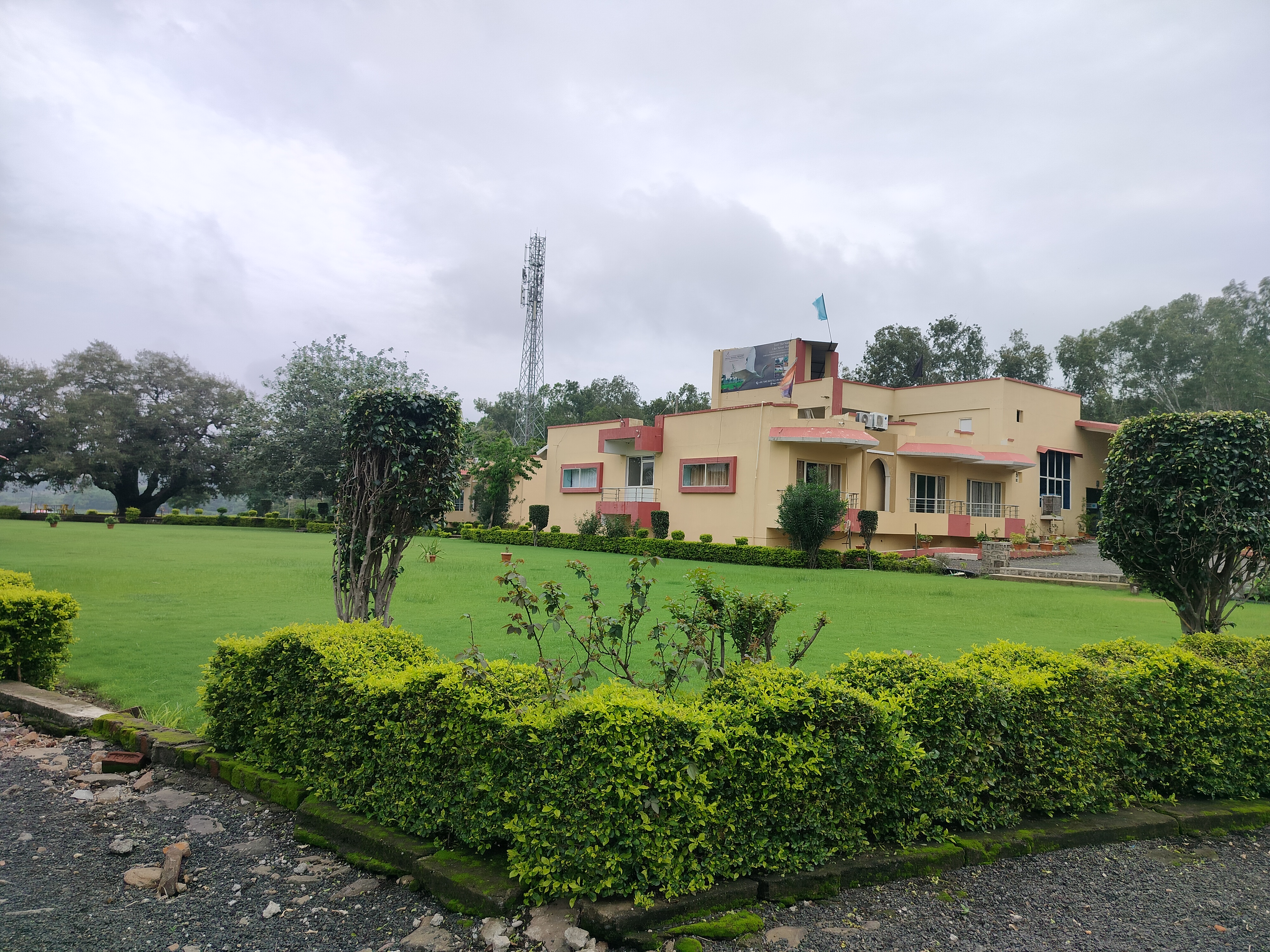 TGI Jahaj Mahal, Dhar 5