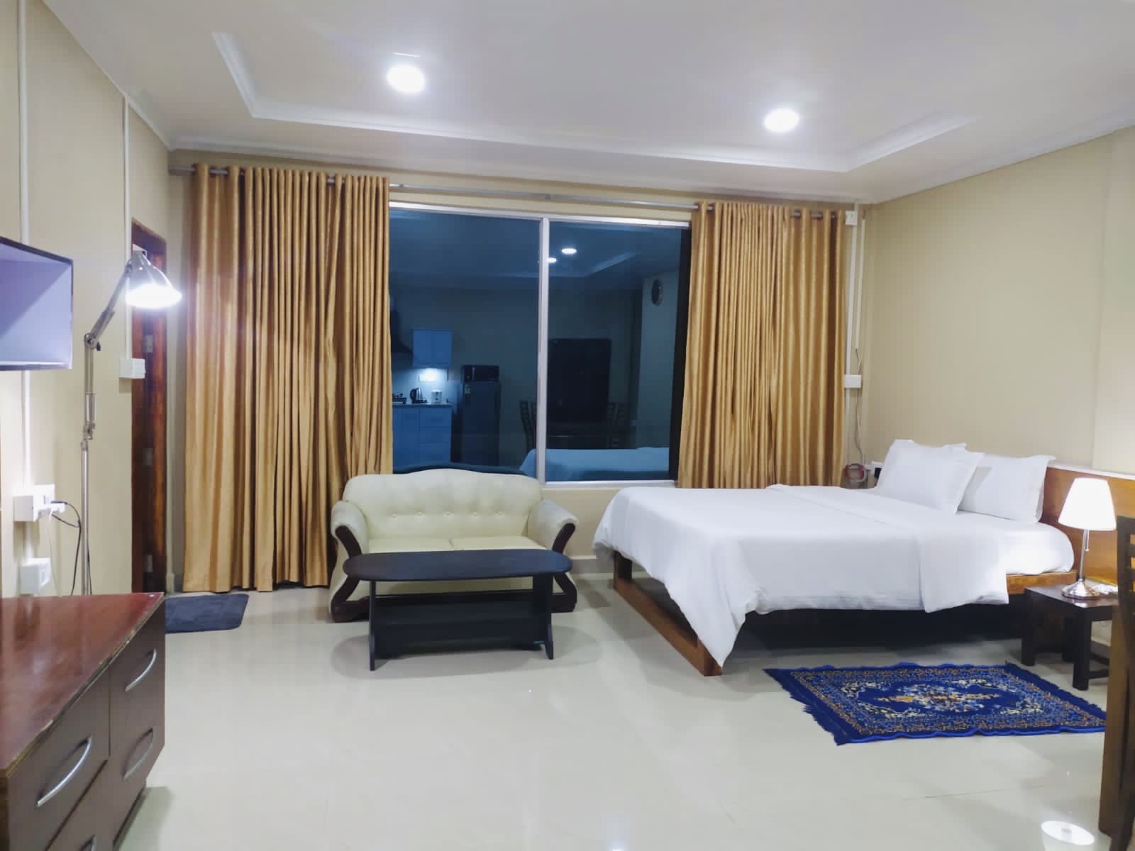 Studio Serviced Apartments