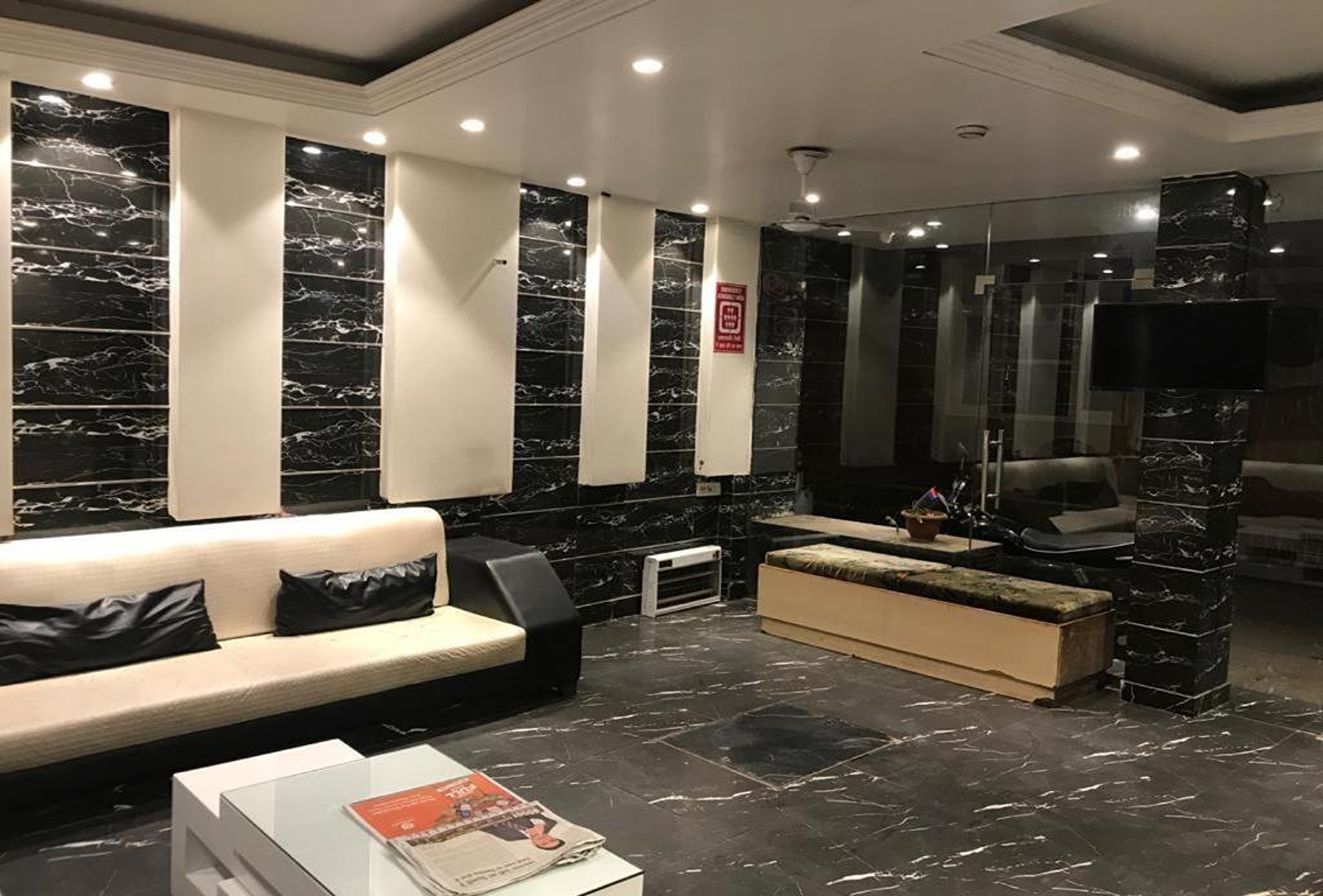 Hotel Crystal Deluxe, New Delhi 3