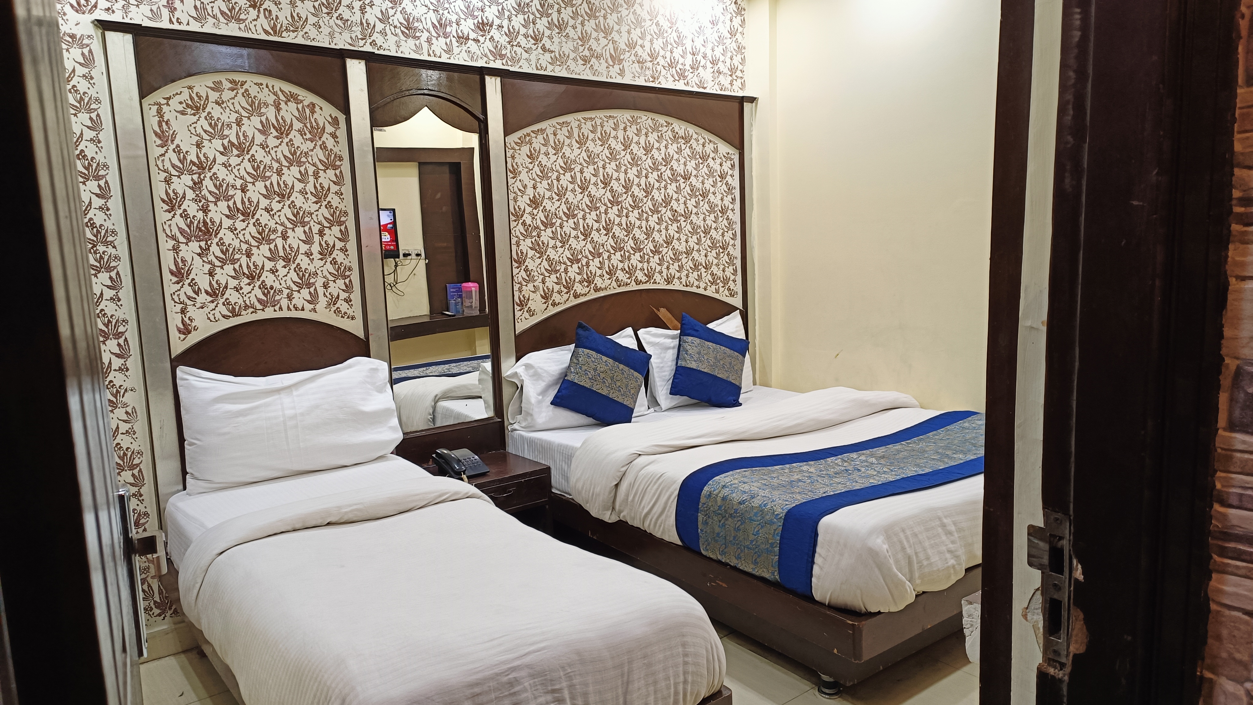 Hotel Amba Deluxe, Delhi