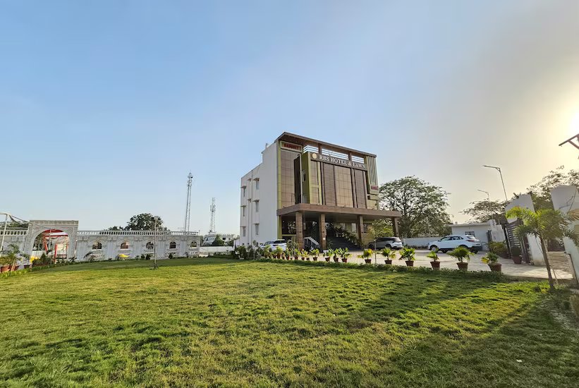 RBS HOTEL AND LAWN, Ayodhya 4