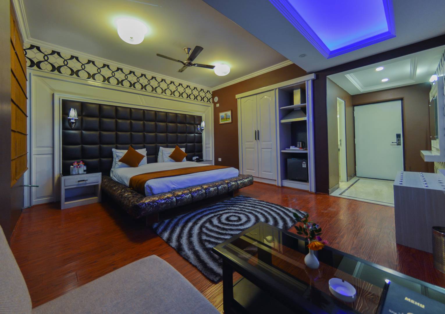 Hotel Samci Riviera, Srinagar 2