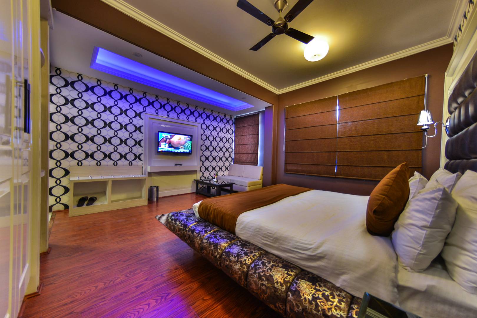 Hotel Samci Riviera, Srinagar 4