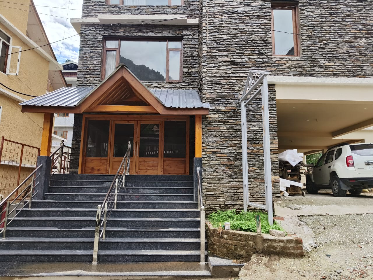 Saba Manali, Manali 2