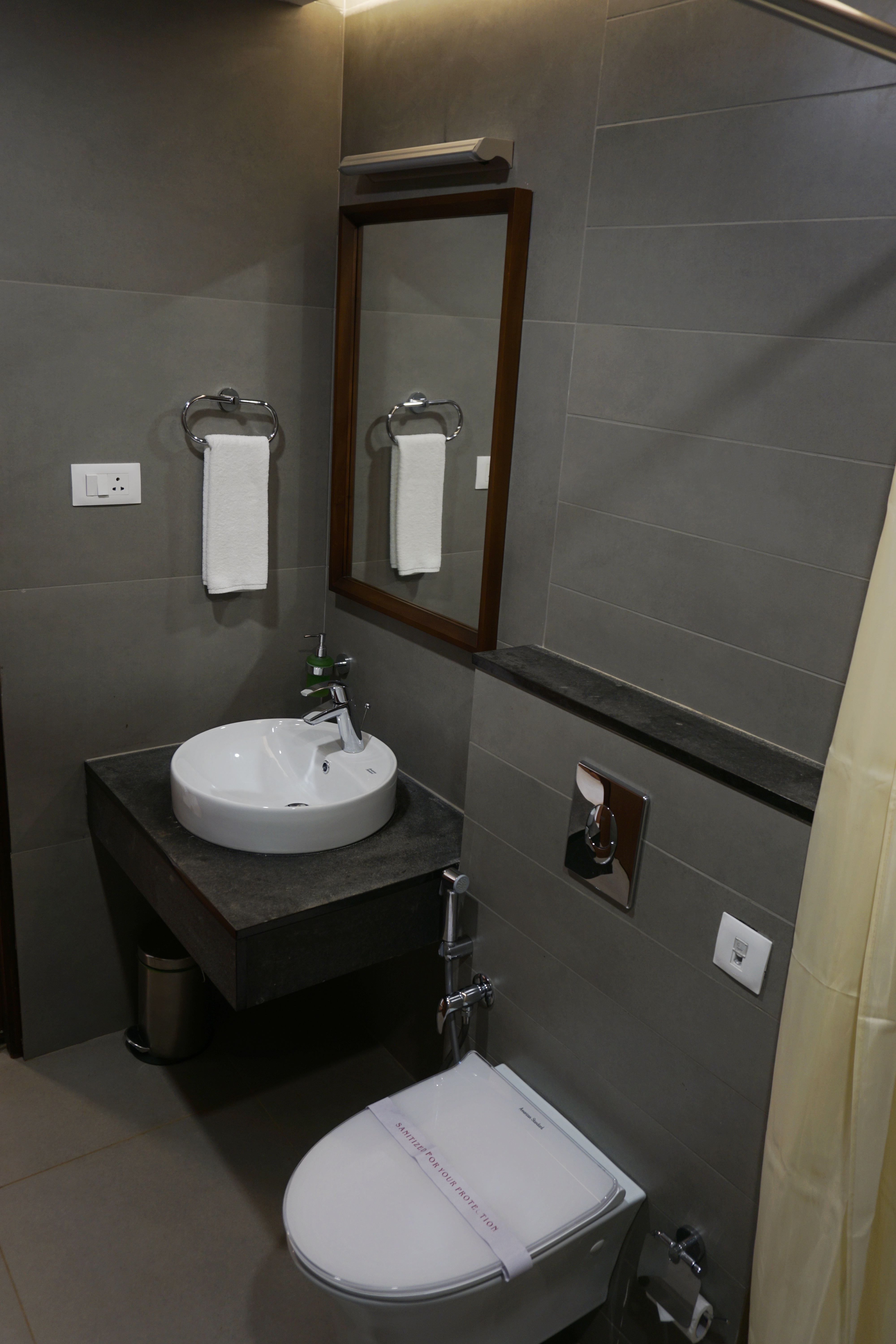 Pristine Riverdale room with balcony A/C