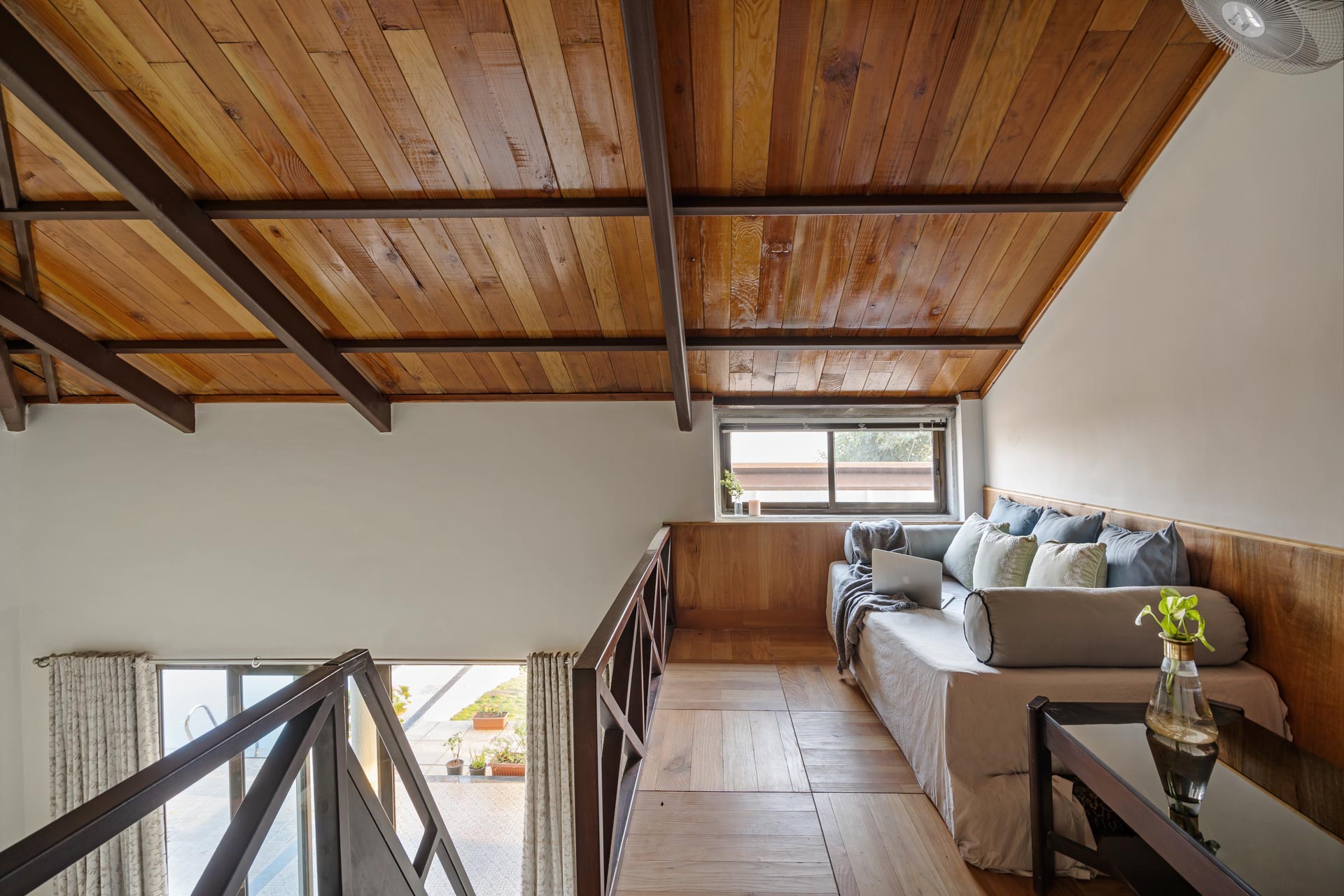 LohonoStays Villa Alborz