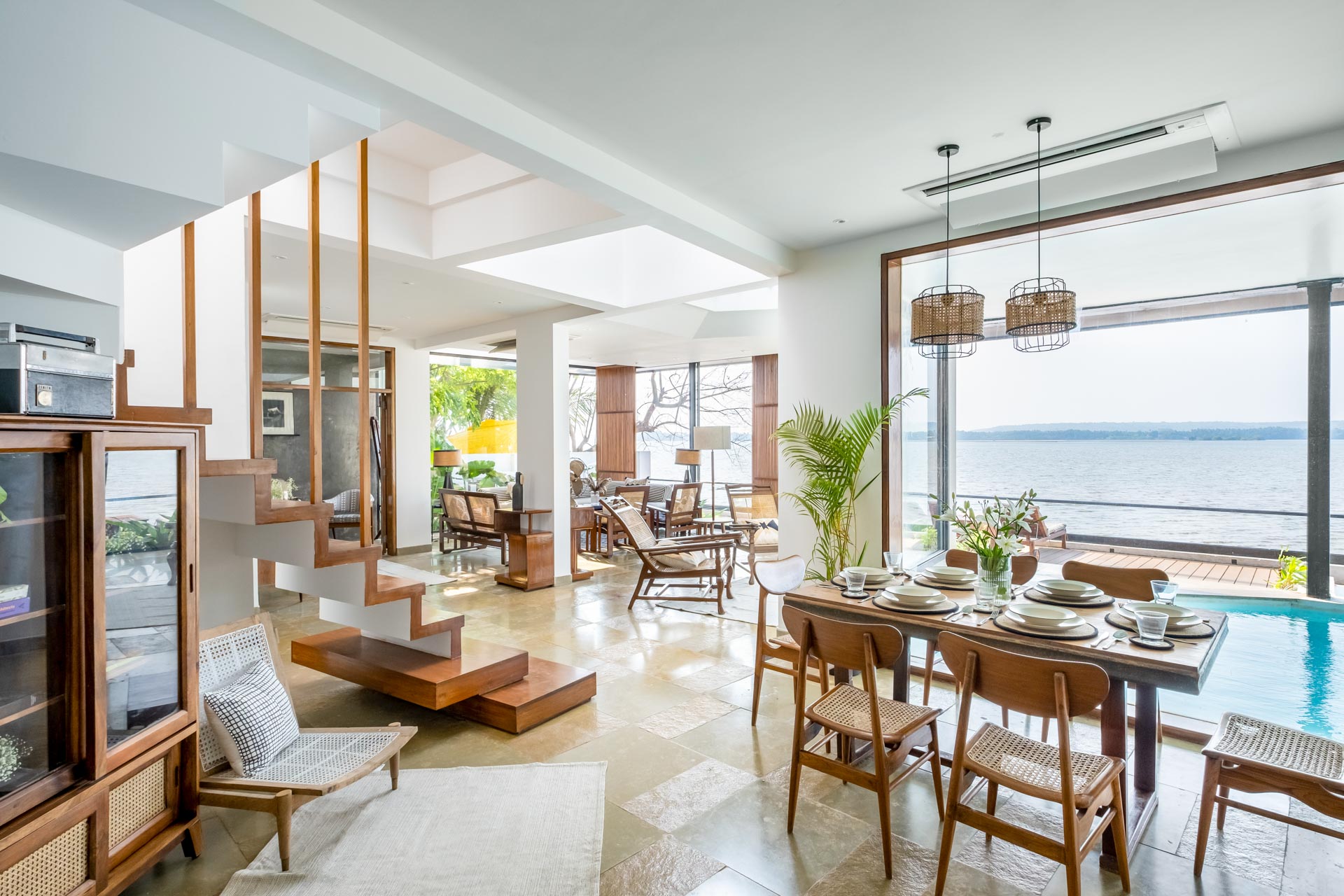 LohonoStays Glasshouse On The Bay