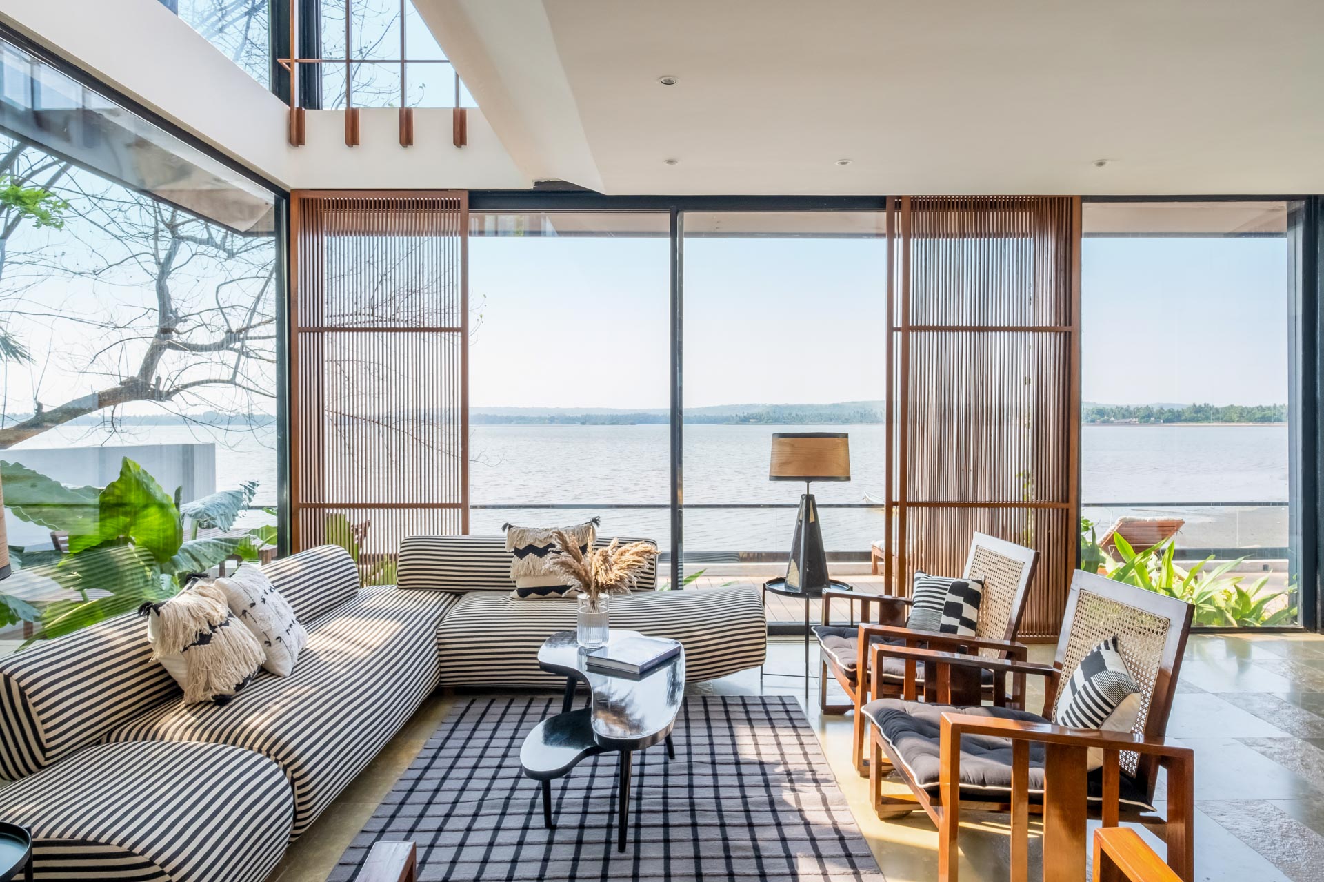 LohonoStays Glasshouse On The Bay