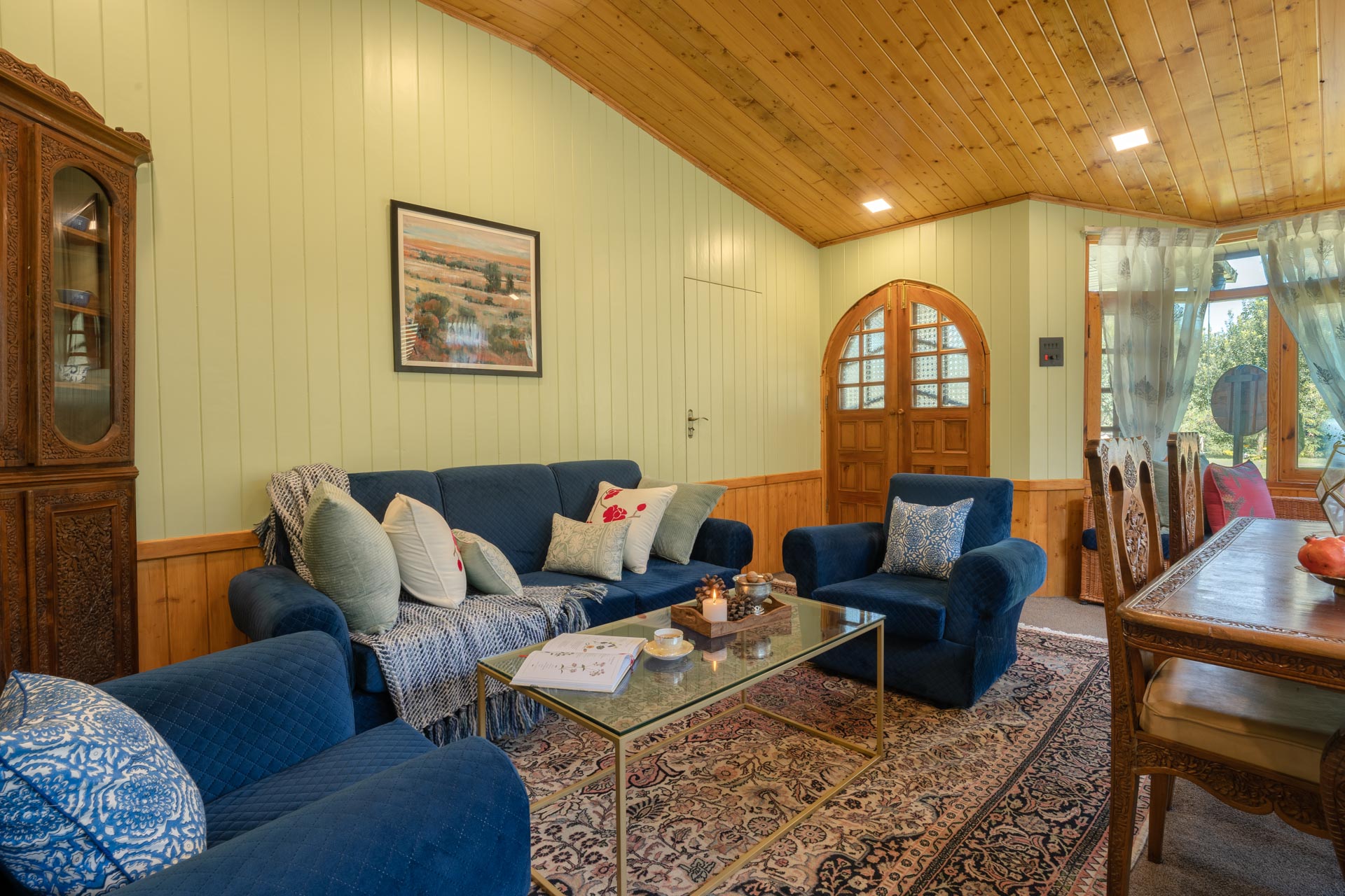 LohonoStays The Red Cottage at Zaznar