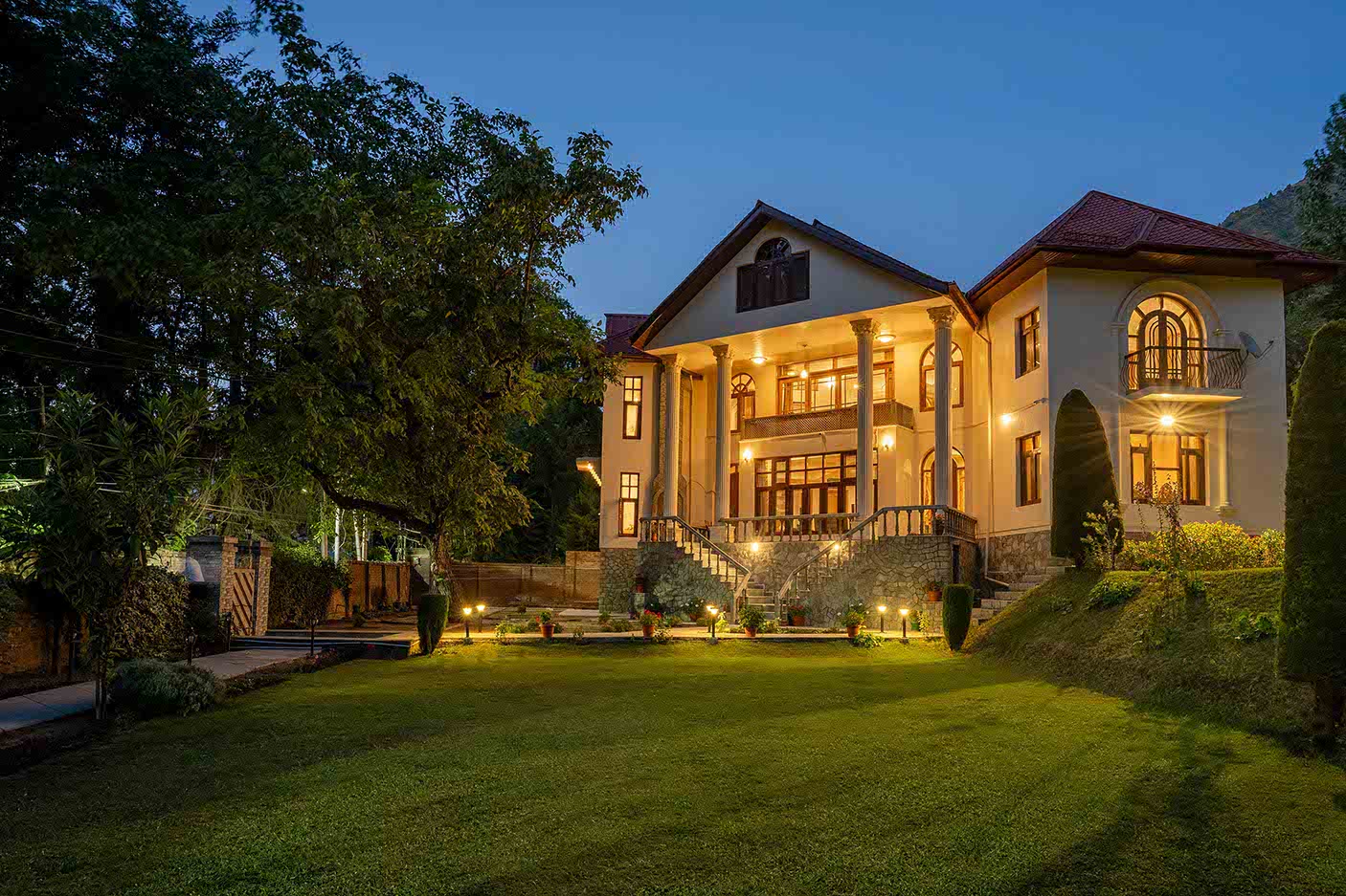 LohonoStays The Manor