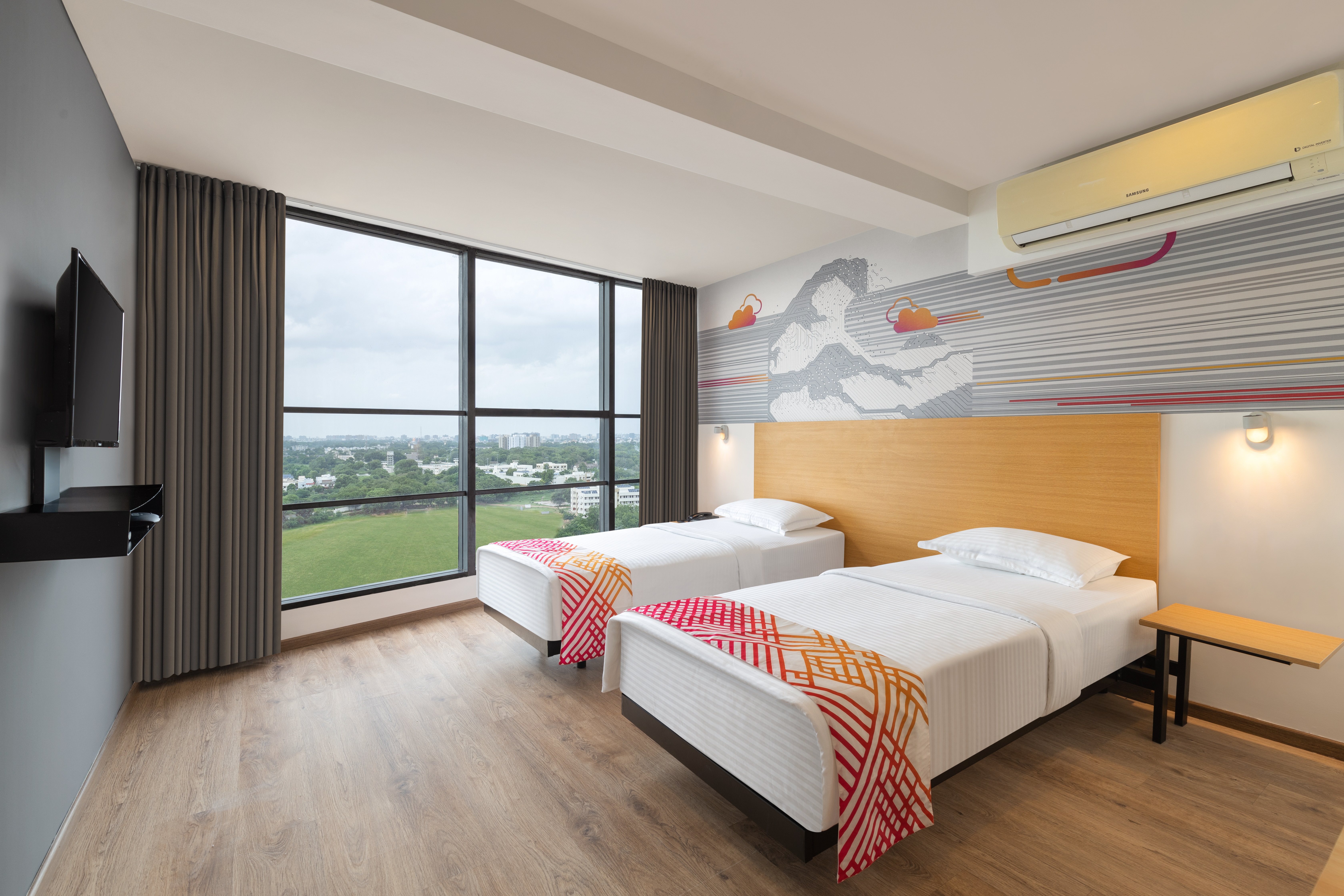 Luxe Queen Room with City View