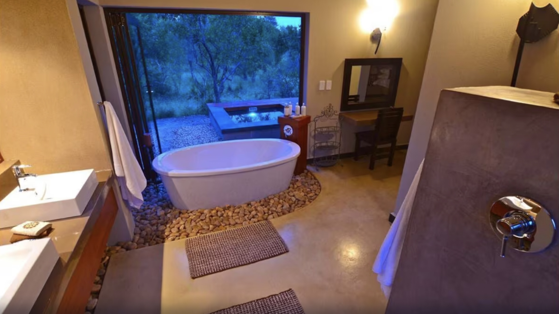 Raptor Retreat Game Lodge